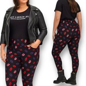 Torrid Pant Leggings Women's Black Luxe Ponte Pixie Lip Print Pants Size 2R